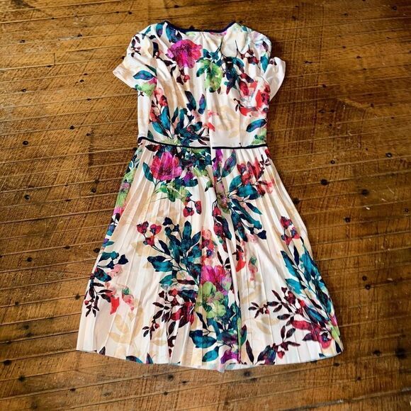 Maggy London floral fit & flare accordion pleated 4P skater dress - Picture 3 of 4